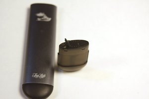 Augvape Lyfe Pod - Refilling the Pod simple to use refill system on the Augvape Lyfe Pod AIO