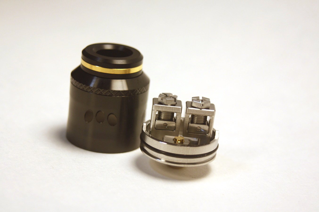Augvape Occula RDA - showing triple airflow and clamp style build deck