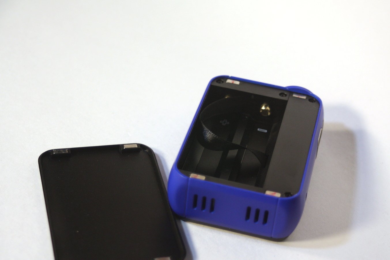 Smoant charon mod TS battery door