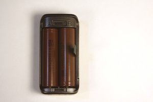 picture of the Augvape VX200 dual 18650 box mod showing the batteries installed