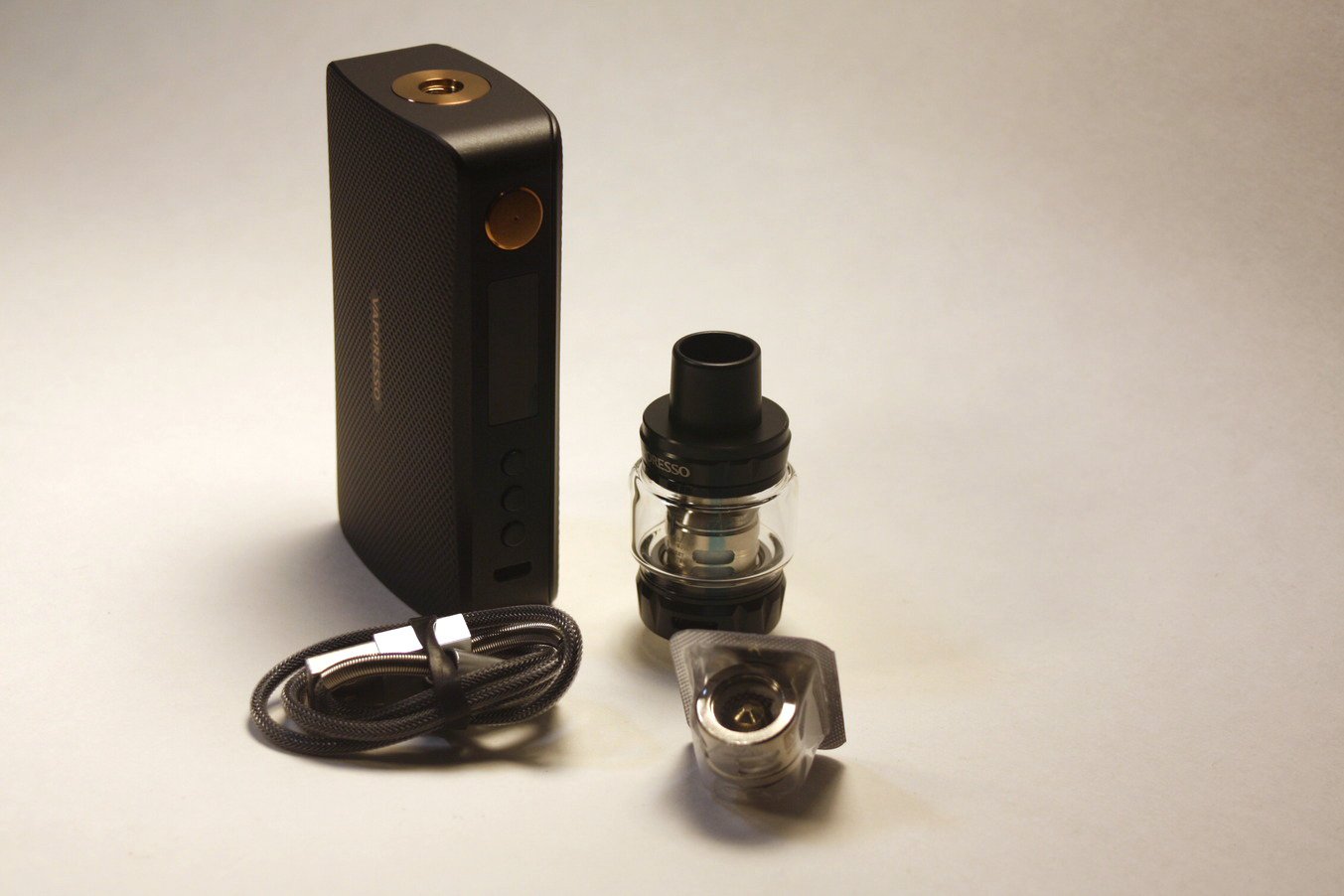 contents of the Vaporesso Gen 200W starter kit - mod, vape tank, spare coil and a USB cable